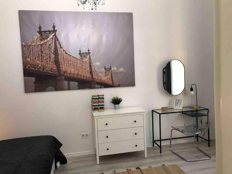 Perfect Location,Newly Decorated Modern, Large Place 60 M2, Really Quiet So You Can Have A Good Night Sleep, Ac, Netflix, Smart Tv, High-Speed Internet, World Famous New York Cafe Only 10 Minutes Walk Будапешт Экстерьер фото