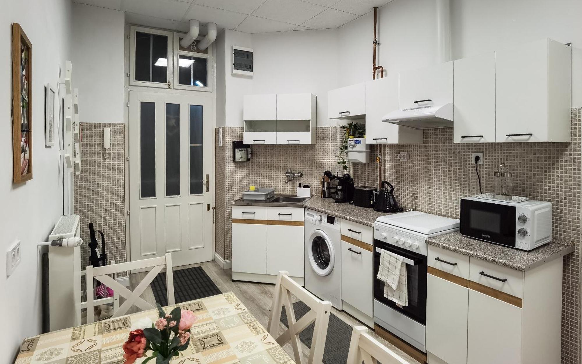 Perfect Location,Newly Decorated Modern, Large Place 60 M2, Really Quiet So You Can Have A Good Night Sleep, Ac, Netflix, Smart Tv, High-Speed Internet, World Famous New York Cafe Only 10 Minutes Walk Будапешт Экстерьер фото