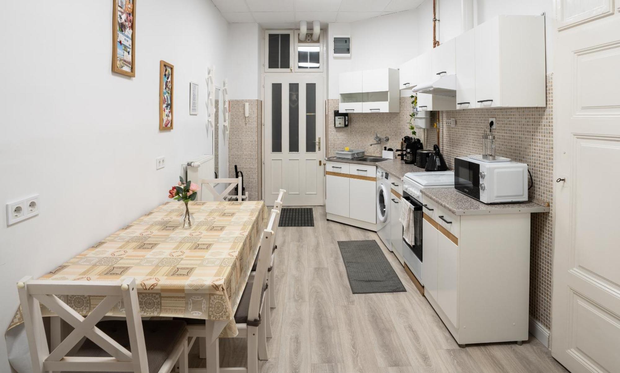 Perfect Location,Newly Decorated Modern, Large Place 60 M2, Really Quiet So You Can Have A Good Night Sleep, Ac, Netflix, Smart Tv, High-Speed Internet, World Famous New York Cafe Only 10 Minutes Walk Будапешт Экстерьер фото