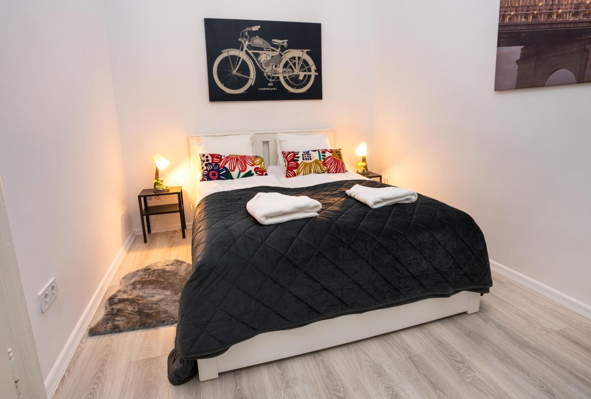 Perfect Location,Newly Decorated Modern, Large Place 60 M2, Really Quiet So You Can Have A Good Night Sleep, Ac, Netflix, Smart Tv, High-Speed Internet, World Famous New York Cafe Only 10 Minutes Walk Будапешт Экстерьер фото
