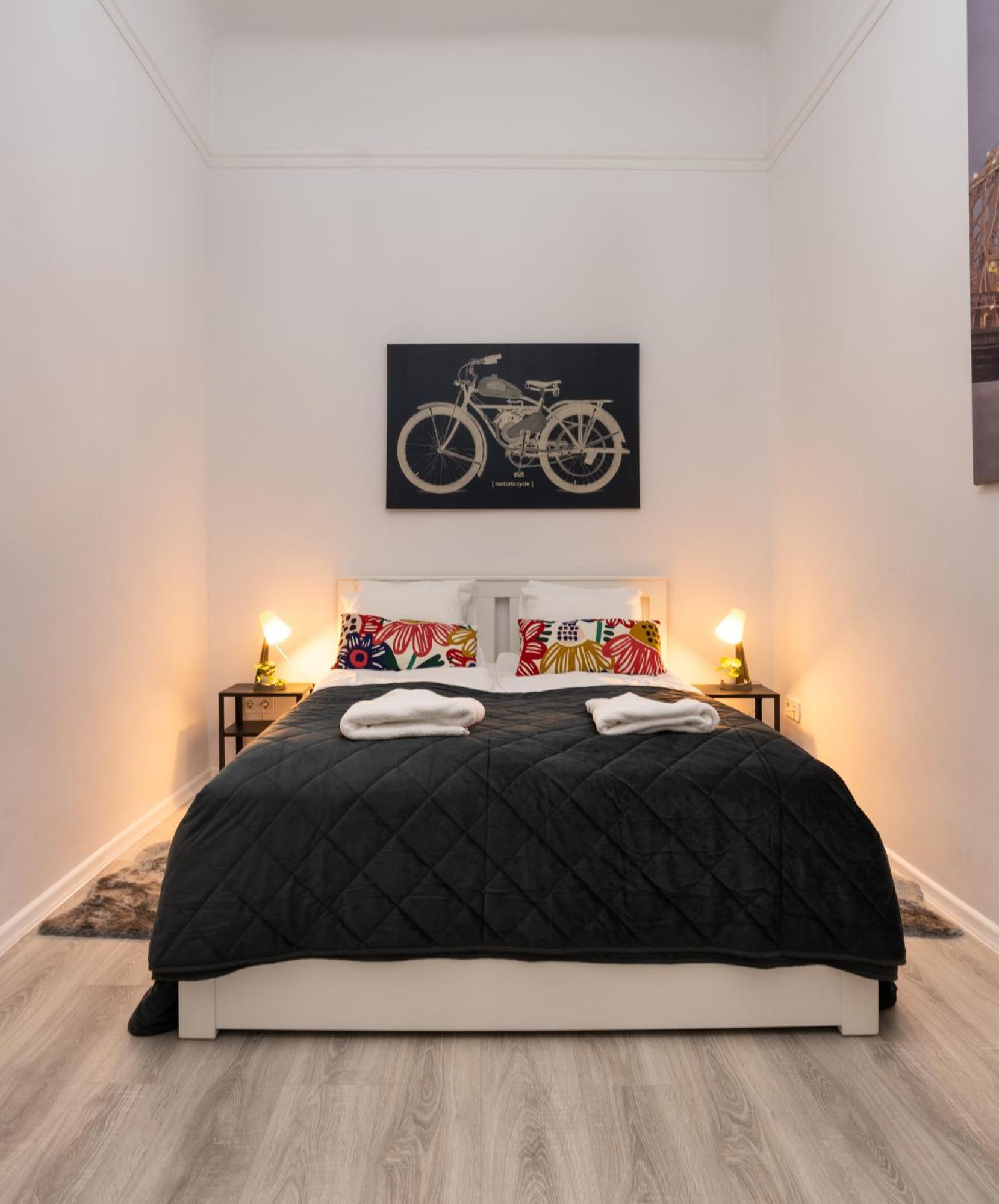 Perfect Location,Newly Decorated Modern, Large Place 60 M2, Really Quiet So You Can Have A Good Night Sleep, Ac, Netflix, Smart Tv, High-Speed Internet, World Famous New York Cafe Only 10 Minutes Walk Будапешт Экстерьер фото