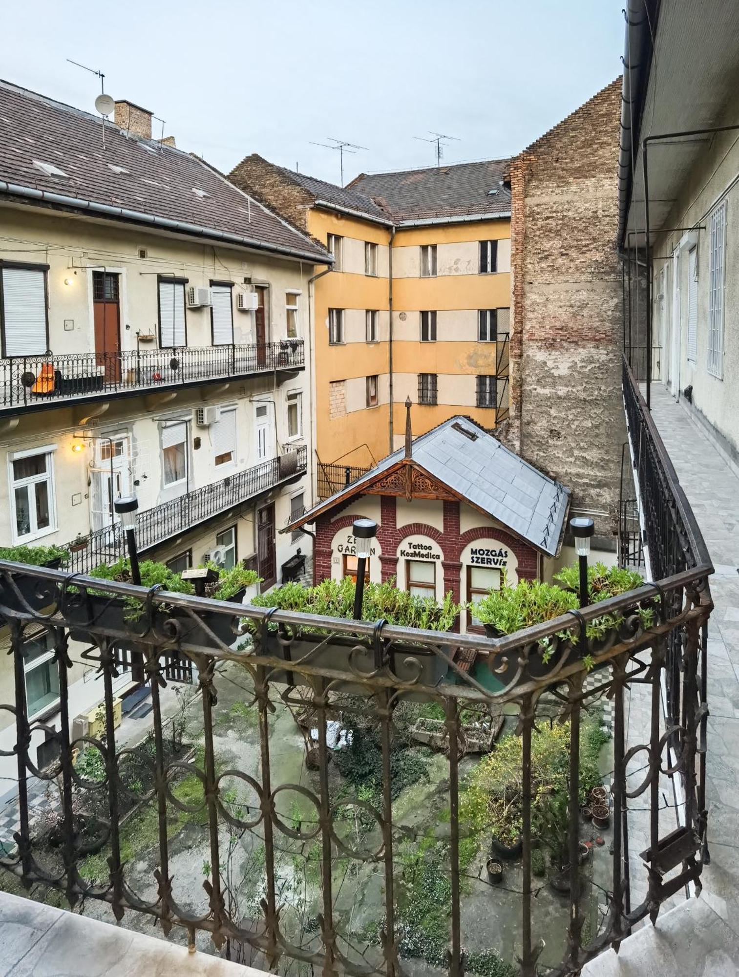 Perfect Location,Newly Decorated Modern, Large Place 60 M2, Really Quiet So You Can Have A Good Night Sleep, Ac, Netflix, Smart Tv, High-Speed Internet, World Famous New York Cafe Only 10 Minutes Walk Будапешт Экстерьер фото
